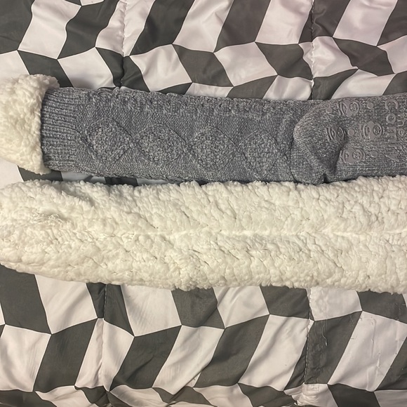 The Comfy Slipper Socks NWOT $35 - Picture 11 of 15